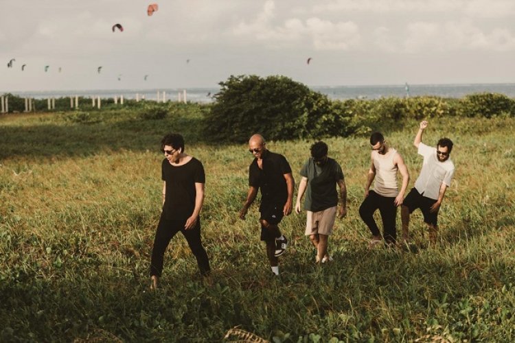 Pedro Faissal & o Meiofree mescla rock com tons psicodélicos em novo EP "Intermares"
