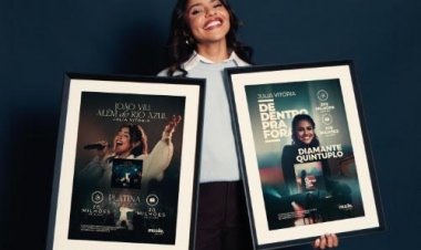 Julia Vitória recebe discos de Platina e Diamante Quíntuplo