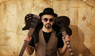 Bizarre Bathtub Battle lança videoclipe de "The Mascarade of Candy Wires"